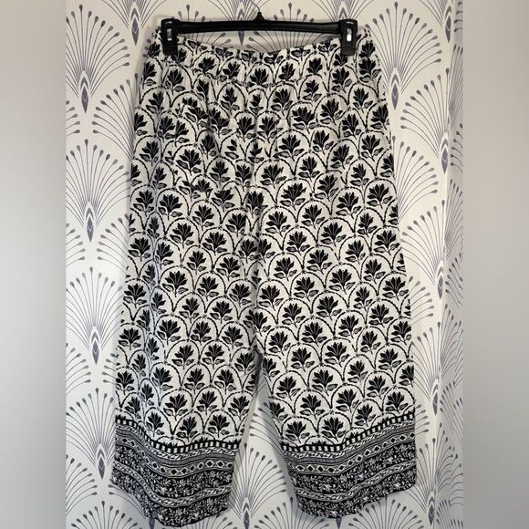 Cato Black and White Patterned Women's Capris size large waist-17/19 Inseam-23 - Picture 7 of 7